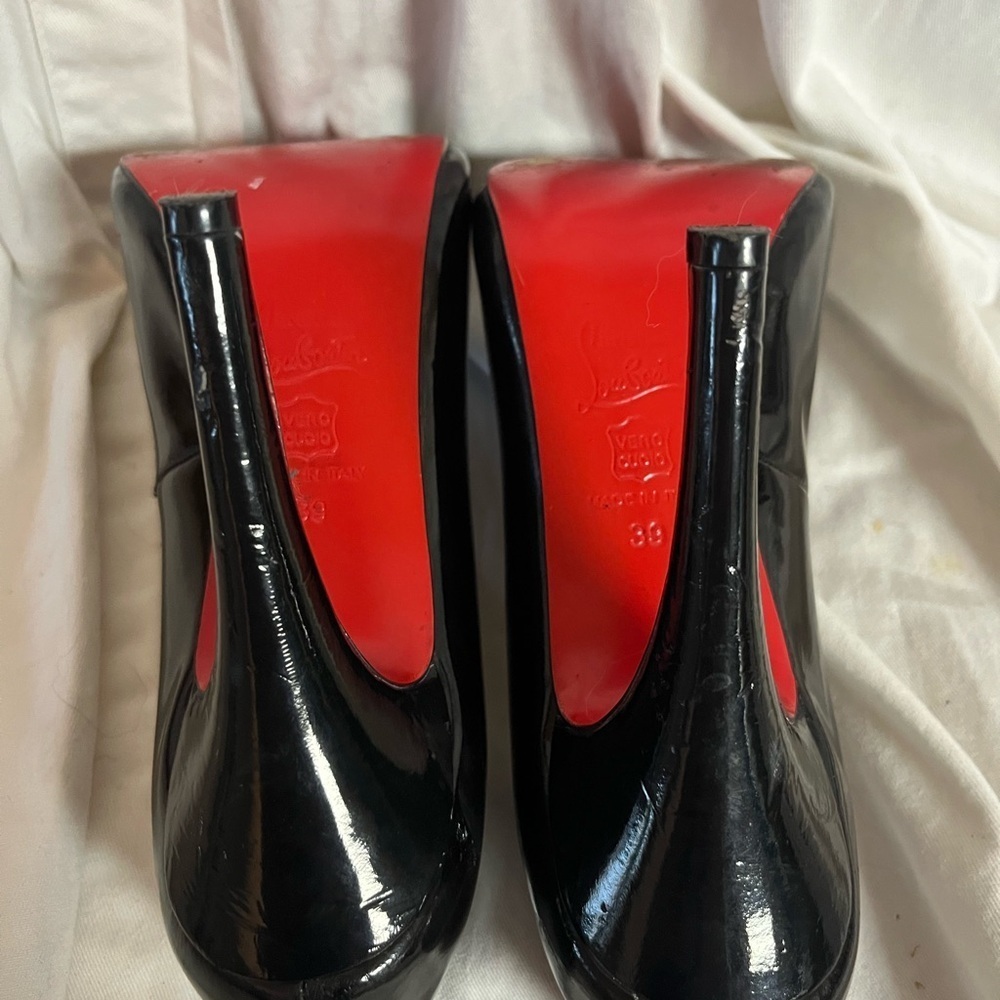 Christian Louboutin Black Patent
Rolando Pumps size 39 - Picture 8 of 10